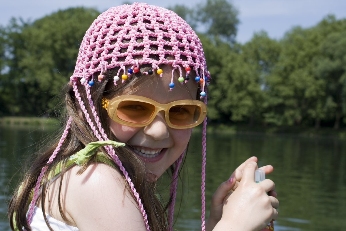 Lotte met haar roze mutsje